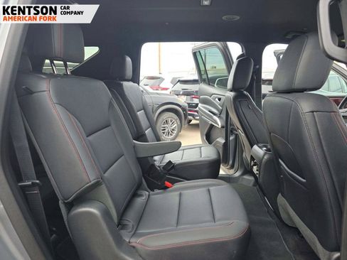 Used 2025 Chevrolet Traverse Z71 image 8