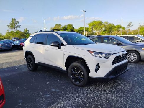 Used 2021 Toyota RAV4 XLE image 2