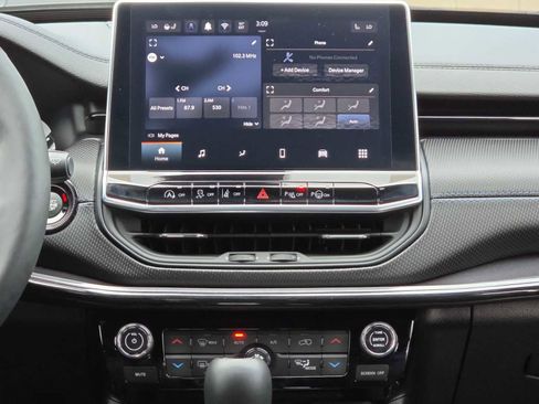 Used 2025 Jeep Compass Latitude w/ Convenience Group image 20