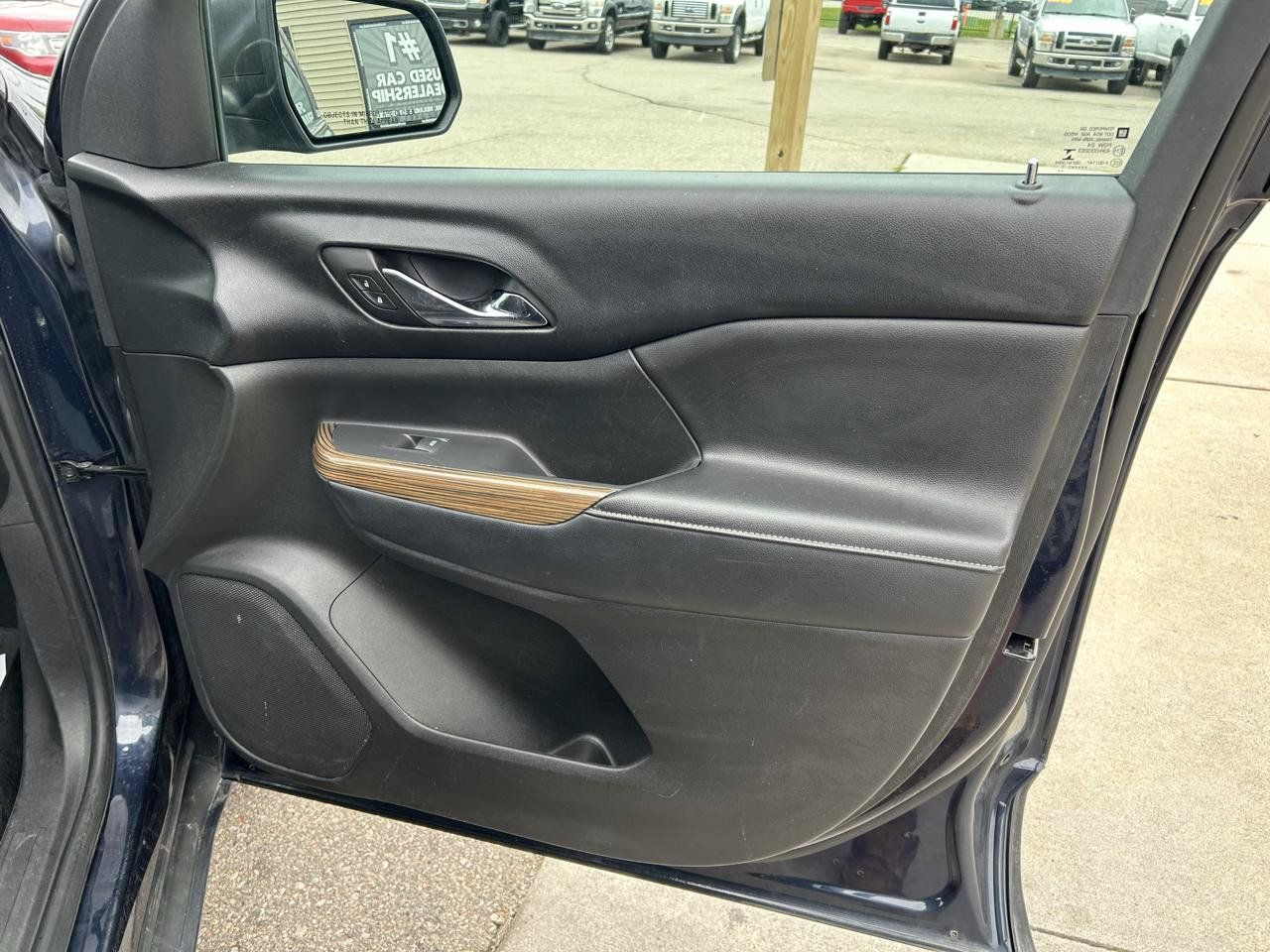 Used 2017 GMC Acadia SLE FWD image 17