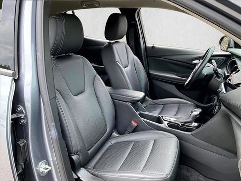 Used 2021 Buick Encore GX Essence w/ Sport Touring Package FWD image 9
