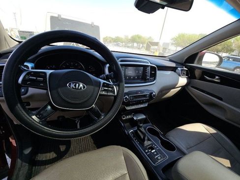 Used 2019 Kia Sorento EX image 16