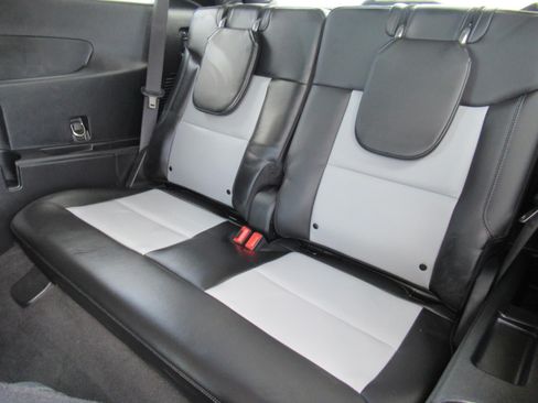 Used 2023 Ford Explorer XLT w/ Equipment Group 202A RWD image 16