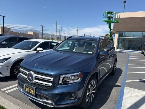 Used 2022 Mercedes-Benz GLB 250 4MATIC image 2