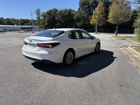 Used 2023 Toyota Camry LE image 5