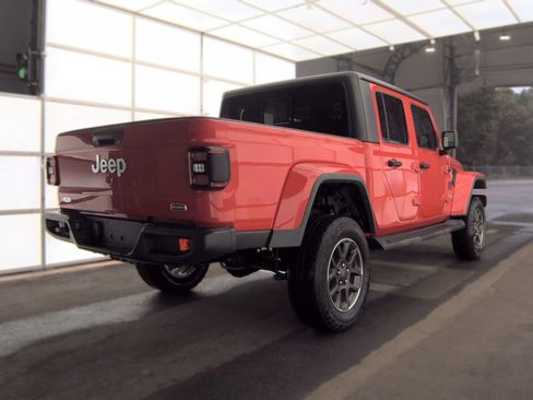 Used 2020 Jeep Gladiator Overland AWD/4WD image 4