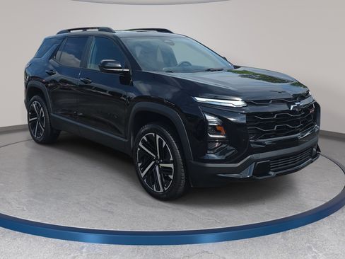 Used 2026 Chevrolet Equinox RS FWD image 3