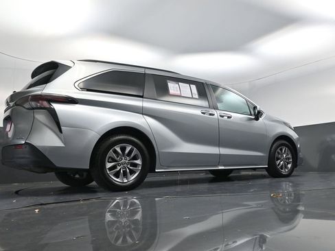 Used 2024 Toyota Sienna XLE image 22