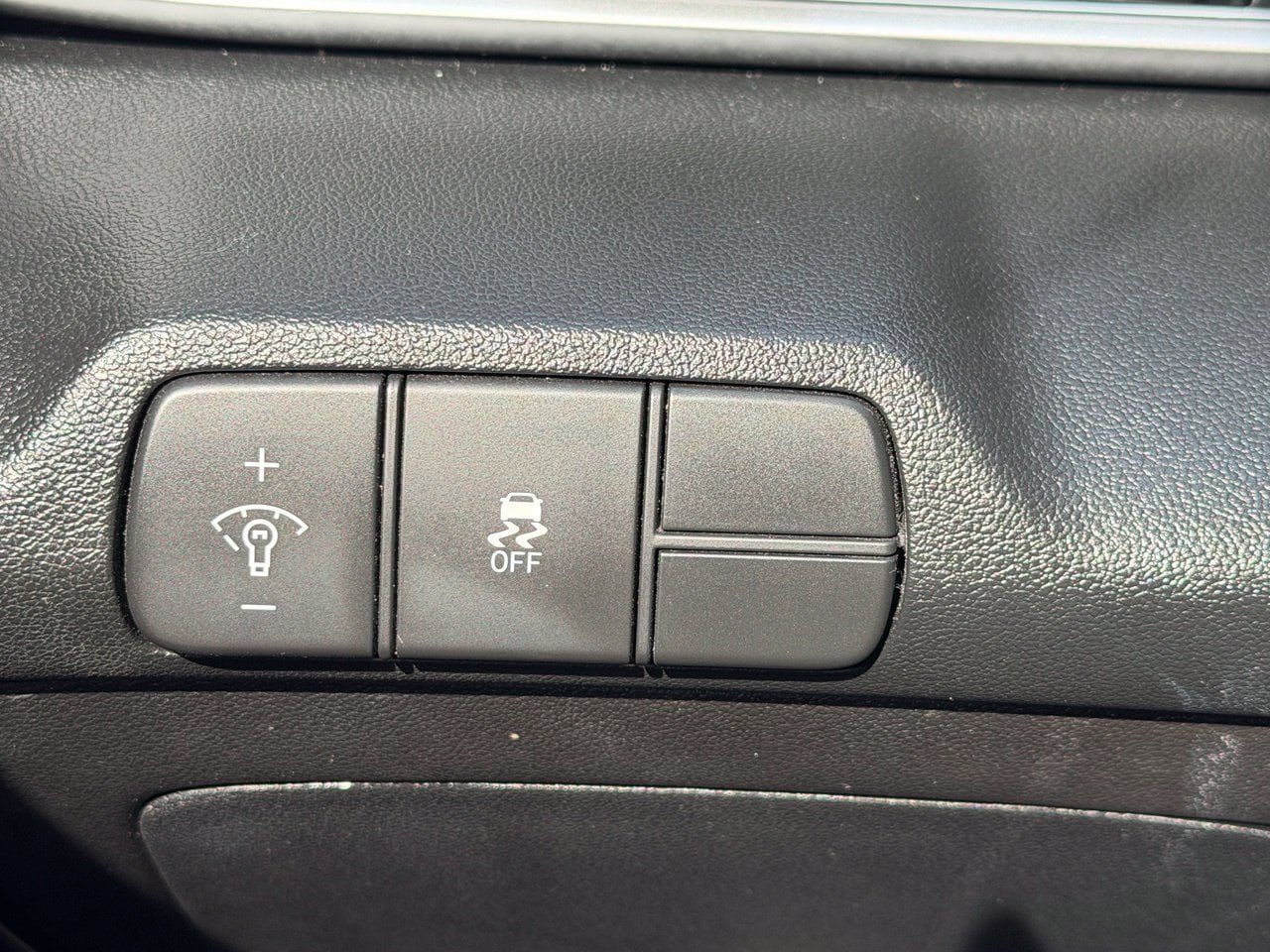 Used 2024 Hyundai Elantra SEL FWD image 13