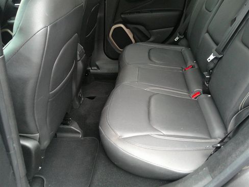 Used 2016 Jeep Renegade Limited w/ Safety & Security Group image 36