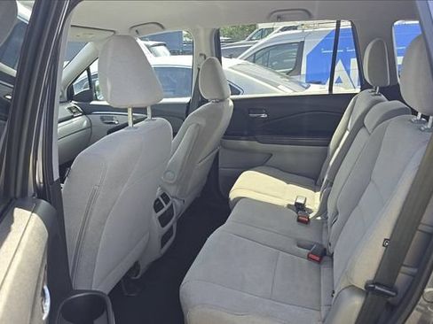 Used 2016 Honda Pilot LX image 3
