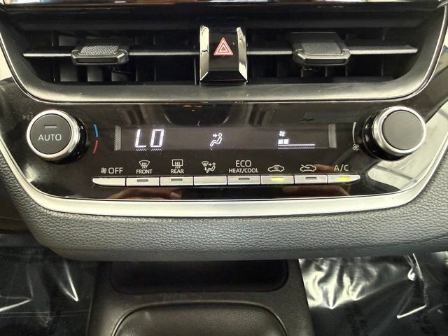 Used 2025 Toyota Corolla LE FWD image 34