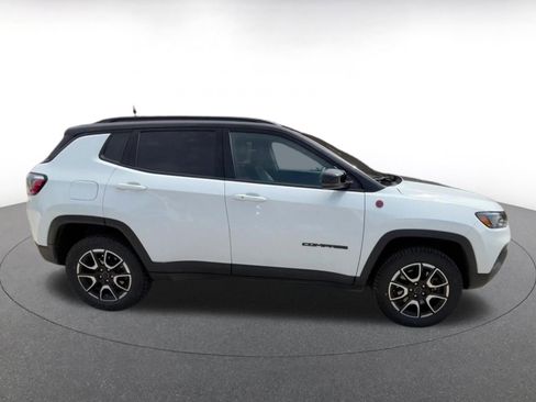 Used 2025 Jeep Compass Trailhawk AWD/4WD image 16