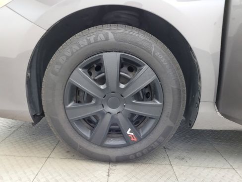 Used 2017 Toyota Camry LE w/ Moonroof Package image 31