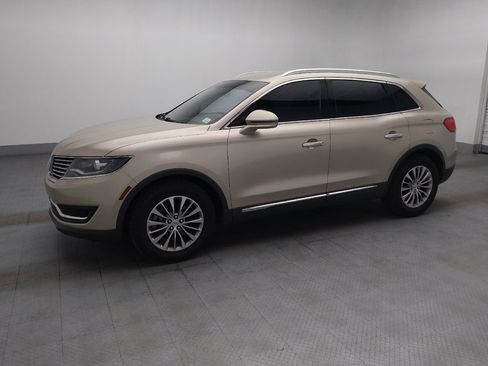 Used 2017 Lincoln MKX Select w/ Select Plus Package FWD image 2