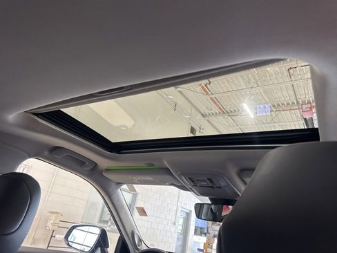 Used 2020 Toyota Highlander Limited image 19