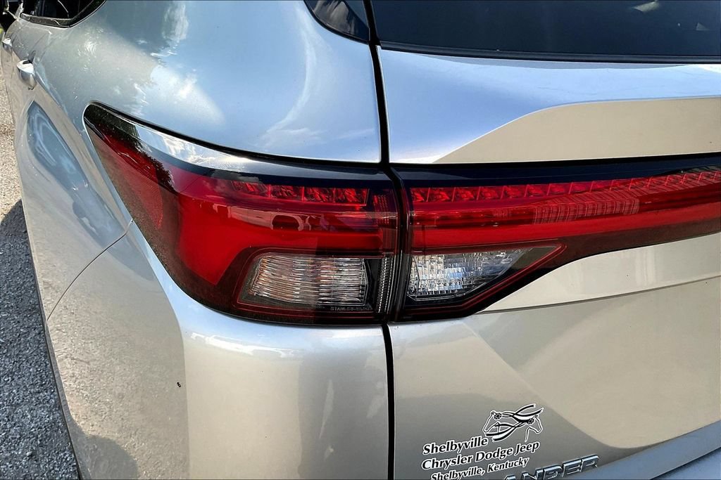 Used 2024 Mitsubishi Outlander SEL AWD/4WD image 23