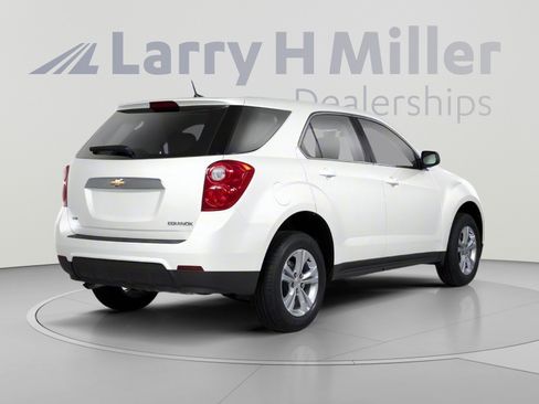 Used 2013 Chevrolet Equinox LS FWD image 2