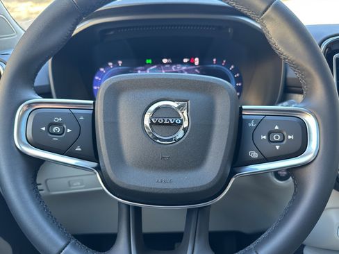 Certified 2023 Volvo XC40 B5 Plus image 29