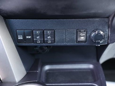 Used 2018 Toyota RAV4 XLE AWD/4WD image 28