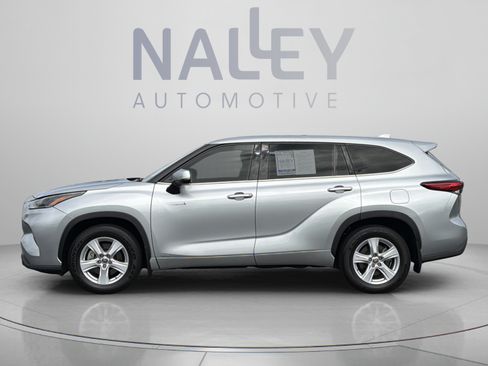 Used 2021 Toyota Highlander LE AWD/4WD image 2
