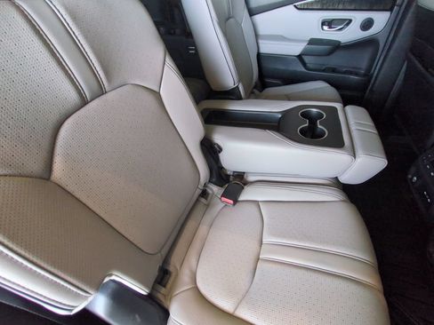 Used 2025 Honda Pilot Elite image 24