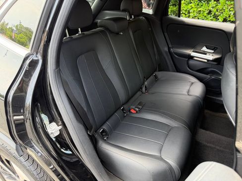 Used 2025 Mercedes-Benz GLA 250 4MATIC image 38