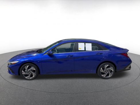 Used 2025 Hyundai Elantra SEL image 9