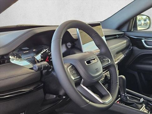 New 2026 Jeep Compass Latitude image 3