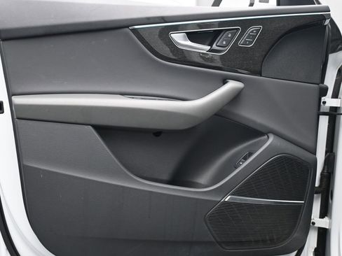 Used 2019 Audi Q8 Premium Plus w/ Premium Plus image 9