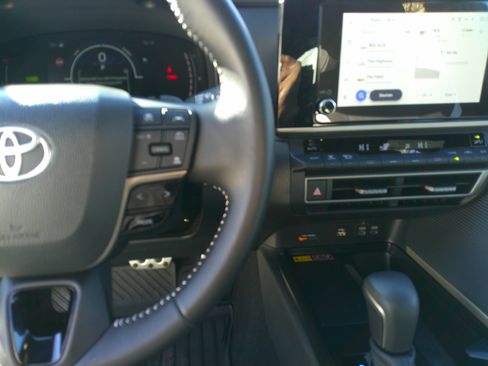 Used 2025 Toyota Camry SE image 21