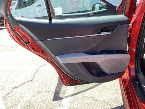 Used 2020 Toyota Camry SE FWD image 20