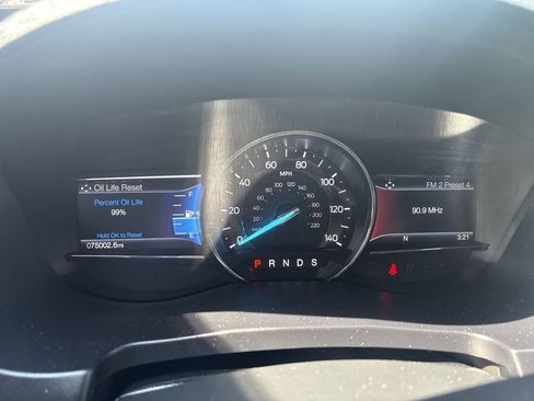 Used 2018 Ford Explorer XLT w/ Equipment Group 202A FWD image 11