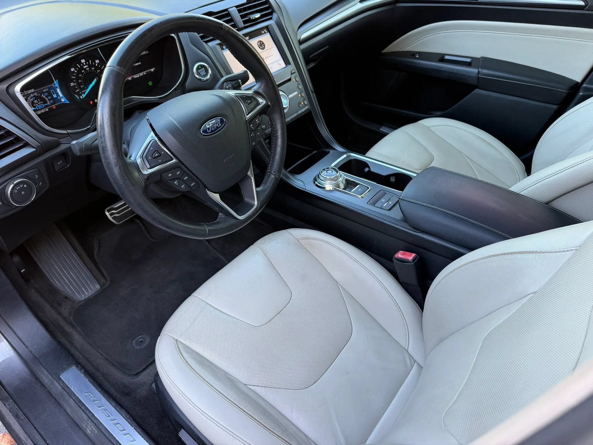 Used 2017 Ford Fusion Titanium FWD image 13
