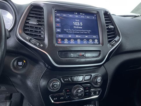 Used 2019 Jeep Cherokee Trailhawk image 18