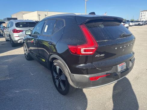 Used 2019 Volvo XC40 T5 Momentum image 6