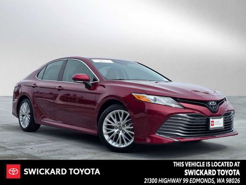 Used 2018 Toyota Camry XLE FWD image 1