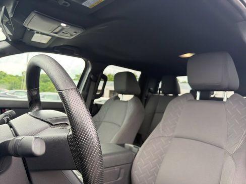 Used 2025 Toyota Tacoma SR5 AWD/4WD image 33