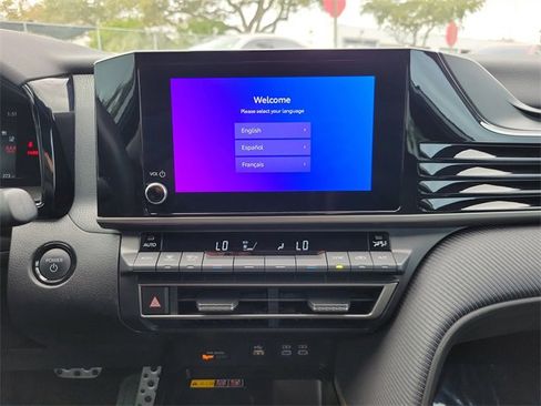 Used 2025 Toyota Camry SE image 19