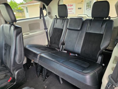 Used 2017 Dodge Grand Caravan SXT image 10
