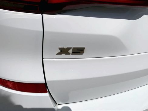 Used 2022 BMW X5 M50i AWD/4WD image 29