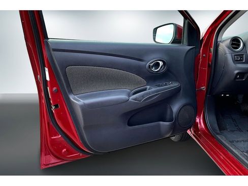 Used 2019 Nissan Versa SV image 18