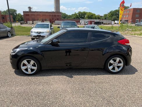 Used 2013 Hyundai Veloster FWD image 3
