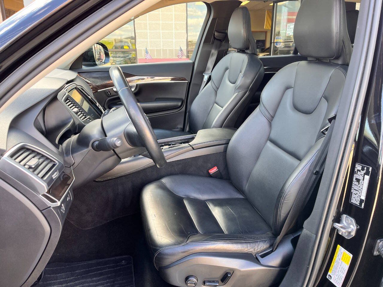 Used 2019 Volvo XC90 T5 Momentum w/ Multimedia Package AWD/4WD image 9