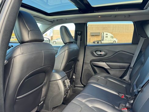 Used 2021 Jeep Cherokee Limited image 28