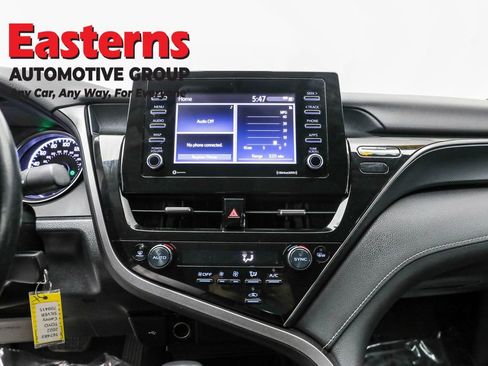 Used 2022 Toyota Camry SE image 12