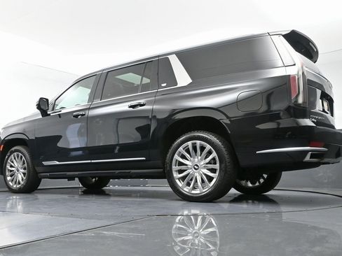 Used 2023 Cadillac Escalade ESV Premium Luxury image 59