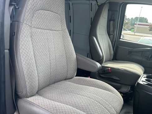 Used 2022 Chevrolet Express 2500 w/ Driver Convenience Package image 39