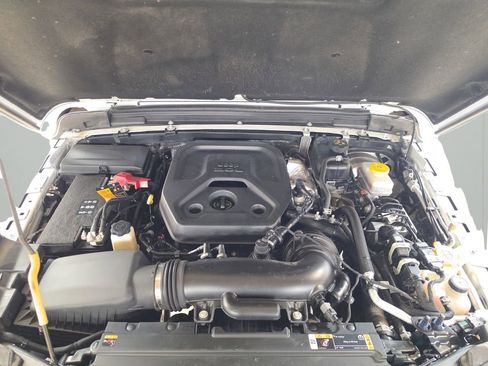 Certified 2025 Jeep Wrangler Sport S image 9