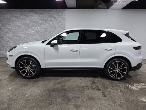 Used 2022 Porsche Cayenne Platinum Edition image 2